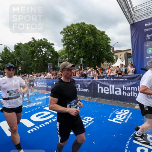 29.06.2025 - hella hamburg halbmarathon Zöllner http://msf.ph/oto/8444927 29.06.2025 10:57:21 Ziel 1877, 2417, 2676, 4940, 5926, 6272, 8585, 9450, 9577, 9934, 10383, 11590, 12014, 12590, 13664, 13750, 15110, 15229, 15664, 16625, 17660, 17779, 17848, 17993, 19184 meine-sportfotos.de