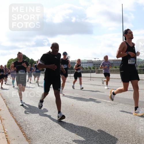 29.06.2025 - hella hamburg halbmarathon Lena Gebhardt http://msf.ph/oto/8444941 29.06.2025 09:53:18 Lombardsbrücke 13303, 16617, 1558, 18631, 1012, 1391, 1466, 1558, 1735, 1750, 1759, 1782, 2048, 2213, 2233, 2234, 2365, 2402, 2590, 2623, 2788, 2970, 3021, 3098, 3146, 3304, 3414, 3907, 3917, 3928, 4091, 4277, 4310, 4553, 4691, 4933, 4981, 4997, 5022, 5132, 5460, 5476, 5623, 5624, 5682, 5692, 6071, 6081, 6152, 6203, 6282, 6375, 6460, 6712, 6716, 6903, 7005, 7093, 7147, 7204, 7322, 7325, 7450, 7599, 7765, 8063, 8145, 8467, 8664, 9126, 9965, 13009 meine-sportfotos.de