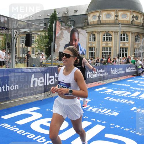29.06.2025 - hella hamburg halbmarathon Michael Strokosch http://msf.ph/oto/8444947 29.06.2025 10:26:47 Ziel 1065, 10848, 19076 meine-sportfotos.de