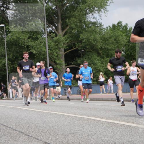 29.06.2025 - hella hamburg halbmarathon Luisa Fischer http://msf.ph/oto/8444962 29.06.2025 10:26:58 Kennedybrücke 7021, 18070, 5709, 15975, 3285, 5406, 10640, 6502, 11879, 8669, 1003, 1048, 2125, 3285, 3457, 4464, 4684, 5406, 6502, 7021, 7029, 7820, 8181, 8716, 10649 meine-sportfotos.de