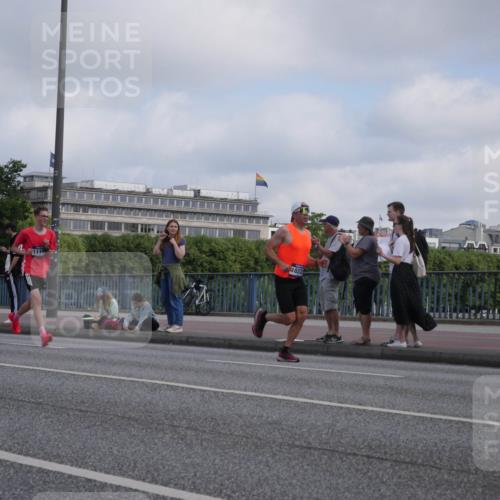 29.06.2025 - hella hamburg halbmarathon Luisa Fischer http://msf.ph/oto/8444968 29.06.2025 09:46:14 Kennedybrücke 1115, 022, 1122, 1953, 5308, 9079 meine-sportfotos.de