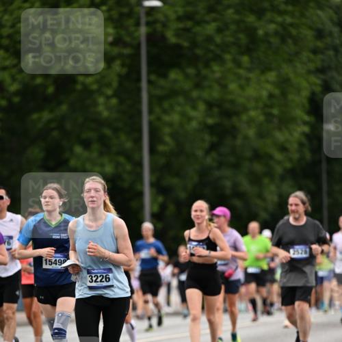29.06.2025 - hella hamburg halbmarathon Dr. Thomas Lammeyer http://msf.ph/oto/8444970 29.06.2025 10:58:00 Kennedybrücke 1753, 1789, 1900, 1984, 2146, 2528, 2701, 3226, 4591, 4626, 5562, 5857, 6041, 6044, 6273, 6913, 7068, 7611, 7876, 7890, 8212, 8414, 8515, 8906, 9103, 9531, 9545, 9685, 10175 meine-sportfotos.de