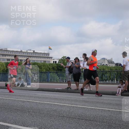 29.06.2025 - hella hamburg halbmarathon Luisa Fischer http://msf.ph/oto/8444979 29.06.2025 09:46:14 Kennedybrücke 1022, 1122, 1953, 5308, 9079 meine-sportfotos.de