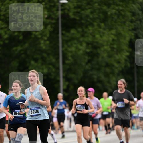 29.06.2025 - hella hamburg halbmarathon Dr. Thomas Lammeyer http://msf.ph/oto/8444981 29.06.2025 10:58:00 Kennedybrücke 1753, 1789, 1900, 1984, 2146, 2528, 2701, 3226, 4591, 4626, 5562, 5857, 6041, 6044, 6273, 6913, 7068, 7611, 7876, 7890, 8212, 8414, 8515, 8906, 9103, 9531, 9545, 9685, 10175 meine-sportfotos.de