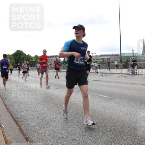 29.06.2025 - hella hamburg halbmarathon Lena Gebhardt http://msf.ph/oto/8444989 29.06.2025 10:29:53 Lombardsbrücke 13031, 1694, 8388, 1063, 1097, 1547, 1661, 1694, 2302, 2699, 3311, 3524, 3573, 3613, 4349, 4395, 4580, 5063, 5322, 5350, 6285, 6598, 6626, 6725, 7517, 7832, 8388, 8792, 8941, 9095, 9937, 10162, 10322, 10996, 11249, 11269, 11376, 11444, 11634, 12086, 12216, 12227, 12305, 12537, 13031, 13382, 13810, 14304, 15266, 16182, 16306, 16659, 16662, 16735, 16769, 17496, 17529, 17945, 18298, 18299, 18385, 18503 meine-sportfotos.de
