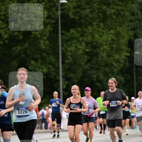29.06.2025 - hella hamburg halbmarathon Dr. Thomas Lammeyer http://msf.ph/oto/8445000 29.06.2025 10:58:00 Kennedybrücke 1753, 1789, 1900, 1984, 2146, 2528, 2701, 3226, 4591, 4626, 5562, 5857, 6041, 6044, 6273, 6913, 7068, 7611, 7876, 7890, 8212, 8414, 8515, 8906, 9103, 9531, 9545, 9685, 10175 meine-sportfotos.de