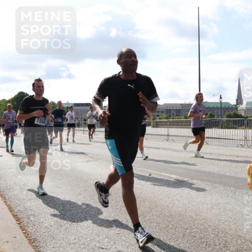 29.06.2025 - hella hamburg halbmarathon Lena Gebhardt http://msf.ph/oto/8445015 29.06.2025 09:53:19 Lombardsbrücke 13303, 1012, 1391, 1466, 1558, 1735, 1750, 1759, 1782, 2048, 2213, 2233, 2234, 2365, 2402, 2590, 2623, 2788, 2970, 3021, 3098, 3146, 3186, 3304, 3414, 3907, 3917, 3928, 4091, 4310, 4553, 4981, 4997, 5022, 5132, 5460, 5476, 5623, 5624, 5682, 5692, 6071, 6081, 6152, 6203, 6282, 6375, 6460, 6712, 6716, 6903, 7005, 7093, 7147, 7204, 7322, 7450, 7765, 8063, 8145, 8467, 8664, 9126, 9626, 9965, 13009 meine-sportfotos.de