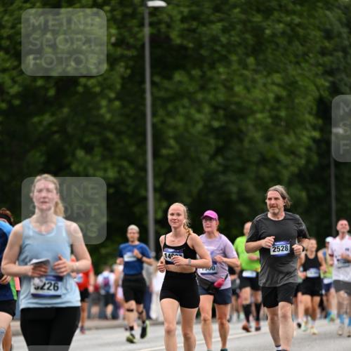 29.06.2025 - hella hamburg halbmarathon Dr. Thomas Lammeyer http://msf.ph/oto/8445021 29.06.2025 10:58:00 Kennedybrücke 1753, 1789, 1900, 1984, 2146, 2528, 2701, 3226, 4591, 4626, 5562, 5857, 6041, 6044, 6273, 6913, 7068, 7611, 7876, 7890, 8212, 8414, 8515, 8906, 9103, 9531, 9545, 9685, 10175 meine-sportfotos.de