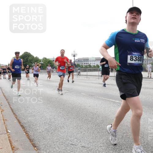 29.06.2025 - hella hamburg halbmarathon Lena Gebhardt http://msf.ph/oto/8445023 29.06.2025 10:29:54 Lombardsbrücke 13031, 1694, 1230, 17945, 8388, 1063, 1097, 1547, 1661, 1694, 2302, 2699, 3311, 3524, 3573, 3613, 4349, 4395, 4580, 5063, 5322, 5350, 6285, 6598, 6626, 7517, 7832, 8388, 8792, 8941, 9095, 9937, 10162, 10322, 10996, 11249, 11269, 11376, 11444, 11634, 12086, 12216, 12227, 12305, 12537, 12710, 13031, 13382, 13810, 14304, 15266, 16182, 16306, 16601, 16604, 16659, 16662, 16735, 16769, 17496, 17529, 17945, 18298, 18299, 18385, 18503 meine-sportfotos.de