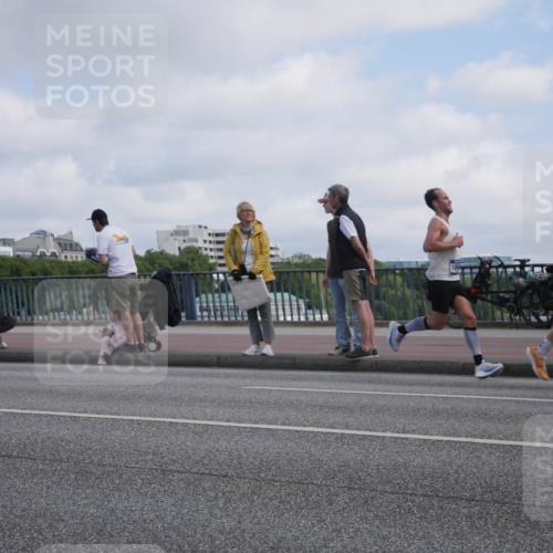 29.06.2025 - hella hamburg halbmarathon Luisa Fischer http://msf.ph/oto/8445034 29.06.2025 09:46:22 Kennedybrücke 1122, 5308, 5344, 7231, 7793, 8975, 9079, 10106, 10173 meine-sportfotos.de