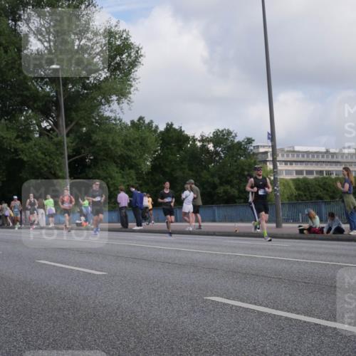 29.06.2025 - hella hamburg halbmarathon Luisa Fischer http://msf.ph/oto/8445041 29.06.2025 09:46:23 Kennedybrücke 1122, 5308, 5344, 7231, 7793, 8975, 9079, 10106, 10173 meine-sportfotos.de