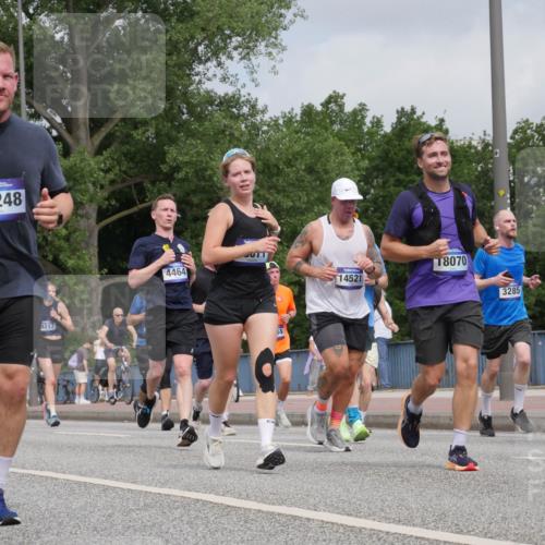 29.06.2025 - hella hamburg halbmarathon Luisa Fischer http://msf.ph/oto/8445042 29.06.2025 10:27:02 Kennedybrücke 13248, 9217, 4464, 14521, 8070, 3285, 140, 3034, 3285, 4464, 4684, 5406, 6502, 7021, 7029, 9217, 10649 meine-sportfotos.de