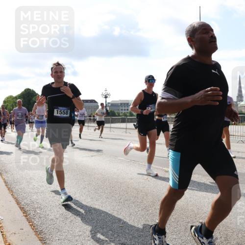 29.06.2025 - hella hamburg halbmarathon Lena Gebhardt http://msf.ph/oto/8445047 29.06.2025 09:53:19 Lombardsbrücke 5022, 13690, 7729, 1558, 1012, 1391, 1466, 1558, 1735, 1750, 1759, 1782, 2048, 2213, 2233, 2234, 2365, 2402, 2590, 2623, 2788, 2970, 3021, 3098, 3146, 3186, 3304, 3414, 3907, 3917, 3928, 4091, 4310, 4553, 4981, 4997, 5022, 5132, 5460, 5476, 5623, 5624, 5682, 5692, 6071, 6081, 6152, 6203, 6282, 6375, 6460, 6712, 6716, 6903, 7005, 7093, 7147, 7204, 7322, 7450, 7765, 8063, 8145, 8467, 8664, 9126, 9626, 9965, 13009 meine-sportfotos.de