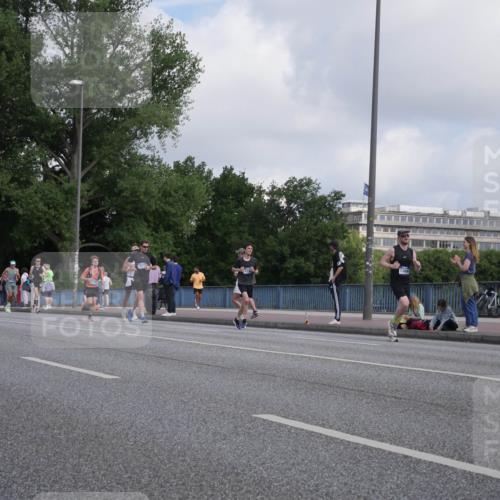 29.06.2025 - hella hamburg halbmarathon Luisa Fischer http://msf.ph/oto/8445049 29.06.2025 09:46:23 Kennedybrücke 13606, 1122, 5308, 5344, 7231, 7793, 8975, 9079, 10106, 10173 meine-sportfotos.de