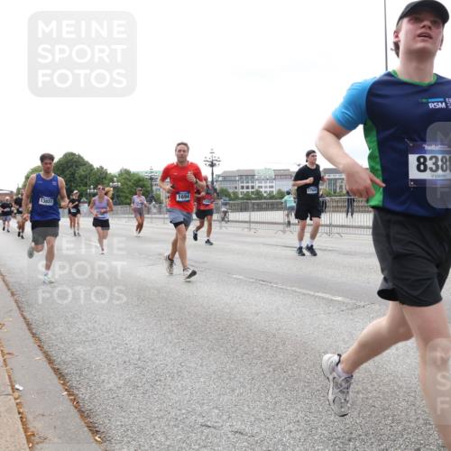29.06.2025 - hella hamburg halbmarathon Lena Gebhardt http://msf.ph/oto/8445058 29.06.2025 10:29:54 Lombardsbrücke 1694, 13031, 17945, 8388, 1063, 1097, 1547, 1661, 1694, 2302, 2699, 3311, 3524, 3573, 3613, 4349, 4395, 4580, 5063, 5322, 5350, 6285, 6598, 6626, 7517, 7832, 8388, 8792, 8941, 9095, 9937, 10162, 10322, 10996, 11249, 11269, 11376, 11444, 11634, 12086, 12216, 12227, 12305, 12537, 12710, 13031, 13382, 13810, 14304, 15266, 16182, 16306, 16601, 16604, 16659, 16662, 16735, 16769, 17496, 17529, 17945, 18298, 18299, 18385, 18503 meine-sportfotos.de