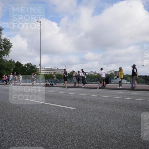 29.06.2025 - hella hamburg halbmarathon Luisa Fischer http://msf.ph/oto/8445065 29.06.2025 09:46:24 Kennedybrücke 1122, 5308, 5344, 7231, 7793, 8975, 10106, 10173 meine-sportfotos.de