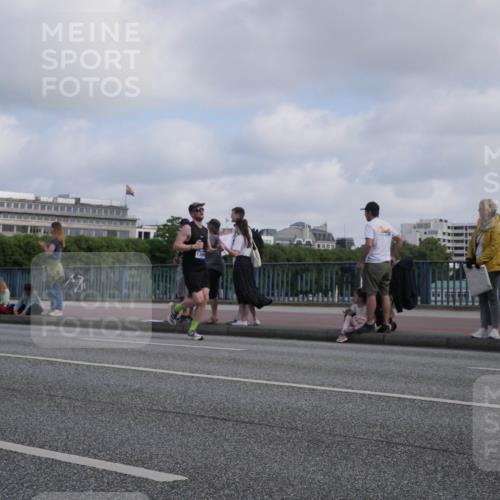 29.06.2025 - hella hamburg halbmarathon Luisa Fischer http://msf.ph/oto/8445077 29.06.2025 09:46:25 Kennedybrücke 136, 5344, 7231, 7793, 8975, 9047, 10106, 10173 meine-sportfotos.de