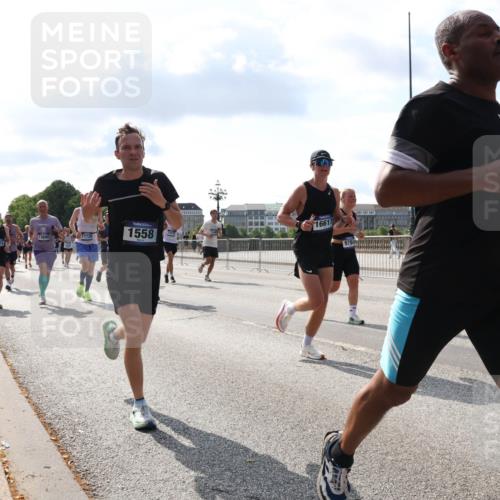 29.06.2025 - hella hamburg halbmarathon Lena Gebhardt http://msf.ph/oto/8445084 29.06.2025 09:53:19 Lombardsbrücke 13690, 17729, 1558, 16617, 9794, 1012, 1391, 1466, 1558, 1735, 1750, 1759, 1782, 2048, 2213, 2233, 2234, 2365, 2402, 2590, 2623, 2788, 2970, 3021, 3098, 3146, 3186, 3304, 3414, 3907, 3917, 3928, 4091, 4310, 4553, 4981, 4997, 5022, 5132, 5460, 5476, 5623, 5624, 5682, 5692, 6071, 6081, 6152, 6203, 6282, 6375, 6460, 6712, 6716, 6903, 7005, 7093, 7147, 7204, 7322, 7450, 7765, 8063, 8145, 8467, 8664, 9126, 9626, 9965, 13009 meine-sportfotos.de