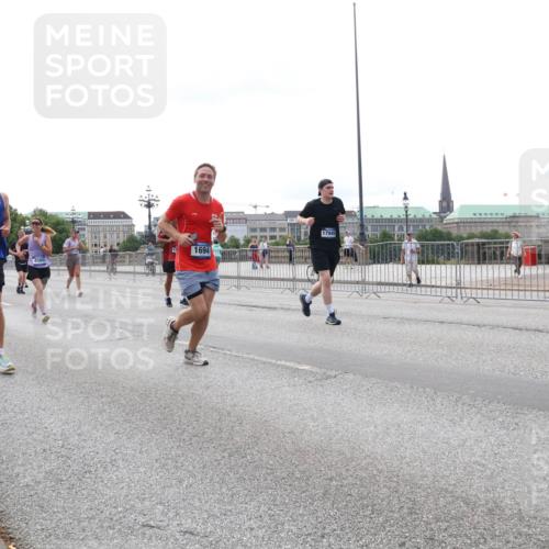 29.06.2025 - hella hamburg halbmarathon Lena Gebhardt http://msf.ph/oto/8445094 29.06.2025 10:29:54 Lombardsbrücke 3031, 1694, 17945, 1063, 1097, 1547, 1661, 1694, 2302, 2699, 3311, 3524, 3573, 3613, 4349, 4395, 4580, 5063, 5322, 5350, 6285, 6598, 6626, 7517, 7832, 8388, 8792, 8941, 9095, 9937, 10162, 10322, 10996, 11249, 11269, 11376, 11444, 11634, 12086, 12216, 12227, 12305, 12537, 12710, 13031, 13382, 13810, 14304, 15266, 16182, 16306, 16601, 16604, 16659, 16662, 16735, 16769, 17496, 17529, 17945, 18298, 18299, 18385, 18503 meine-sportfotos.de