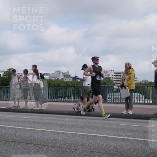 29.06.2025 - hella hamburg halbmarathon Luisa Fischer http://msf.ph/oto/8445096 29.06.2025 09:46:26 Kennedybrücke 13606, 5344, 7231, 7793, 8975, 9047, 10106, 10173 meine-sportfotos.de