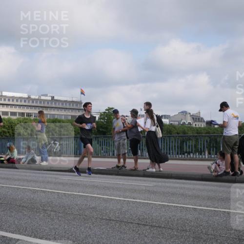 29.06.2025 - hella hamburg halbmarathon Luisa Fischer http://msf.ph/oto/8445110 29.06.2025 09:46:26 Kennedybrücke 12, 195, 5344, 10173, 7231, 5344, 7231, 7793, 8975, 9047, 10106, 10173 meine-sportfotos.de