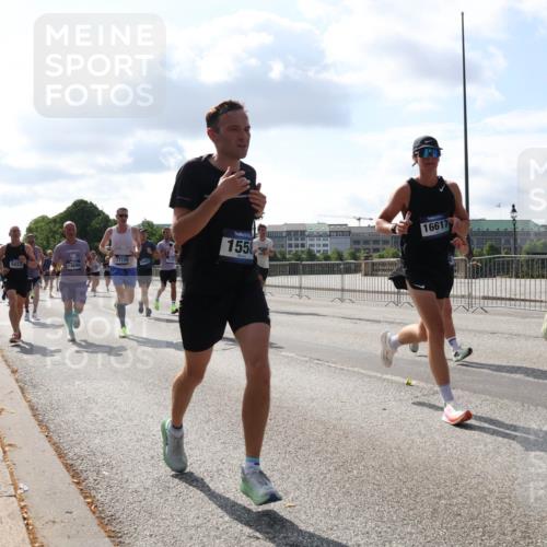 29.06.2025 - hella hamburg halbmarathon Lena Gebhardt http://msf.ph/oto/8445117 29.06.2025 09:53:19 Lombardsbrücke 5022, 13690, 17729, 1558, 16617, 1012, 1391, 1466, 1558, 1735, 1750, 1759, 1782, 2048, 2213, 2233, 2234, 2365, 2402, 2590, 2623, 2788, 2970, 3021, 3098, 3146, 3186, 3304, 3414, 3907, 3917, 3928, 4091, 4310, 4553, 4981, 4997, 5022, 5132, 5460, 5476, 5623, 5624, 5682, 5692, 6071, 6081, 6152, 6203, 6282, 6375, 6460, 6712, 6716, 6903, 7005, 7093, 7147, 7204, 7322, 7450, 7765, 8063, 8145, 8467, 8664, 9126, 9626, 9965, 13009 meine-sportfotos.de