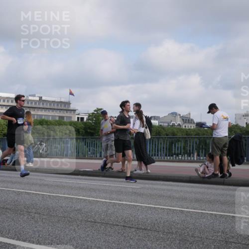 29.06.2025 - hella hamburg halbmarathon Luisa Fischer http://msf.ph/oto/8445125 29.06.2025 09:46:26 Kennedybrücke 4295, 10173, 534, 5344, 7231, 7793, 8975, 9047, 10106, 10173 meine-sportfotos.de