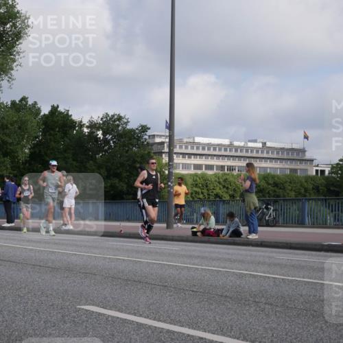 29.06.2025 - hella hamburg halbmarathon Luisa Fischer http://msf.ph/oto/8445187 29.06.2025 09:46:29 Kennedybrücke 9047, 10106, 5344, 7231, 7793, 8975, 9047, 10106, 10173, 10790 meine-sportfotos.de