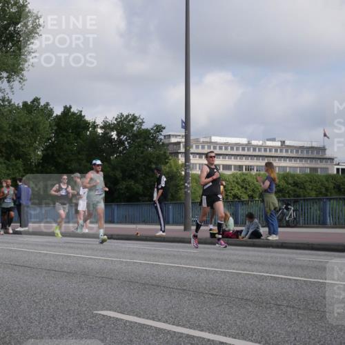 29.06.2025 - hella hamburg halbmarathon Luisa Fischer http://msf.ph/oto/8445199 29.06.2025 09:46:29 Kennedybrücke 14828, 10106, 5344, 7231, 7793, 8975, 9047, 10106, 10173, 10790 meine-sportfotos.de