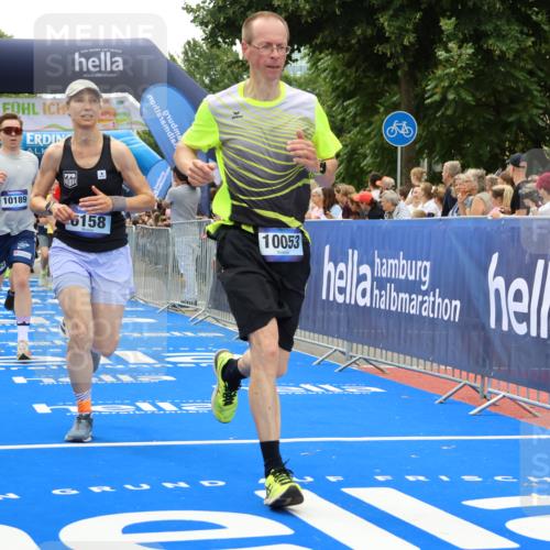 29.06.2025 - hella hamburg halbmarathon Strokosch-Dieckow http://msf.ph/oto/8445226 29.06.2025 10:49:18 Ziel 1342, 2013, 4183, 4185, 6158, 8112, 9348, 10053, 10189, 11779, 11819, 12670, 13450, 14526, 14838, 15422, 15784, 15894, 15966, 16369 meine-sportfotos.de