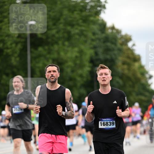 29.06.2025 - hella hamburg halbmarathon Dr. Thomas Lammeyer http://msf.ph/oto/8445240 29.06.2025 10:58:04 Kennedybrücke 1753, 1789, 1900, 1984, 2146, 2528, 2701, 3226, 4591, 4626, 5562, 5817, 5857, 6273, 6913, 7068, 7611, 7876, 8189, 8212, 8515, 8906, 9103, 9531, 9545, 9685, 10175 meine-sportfotos.de