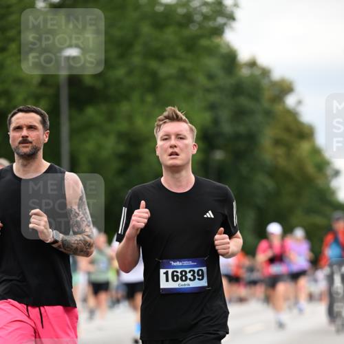29.06.2025 - hella hamburg halbmarathon Dr. Thomas Lammeyer http://msf.ph/oto/8445281 29.06.2025 10:58:05 Kennedybrücke 1753, 1789, 1900, 1984, 2146, 2528, 2701, 3226, 4591, 4626, 4801, 5562, 5817, 5857, 6273, 6913, 7068, 7611, 7876, 8189, 8212, 8515, 8906, 8924, 9103, 9531, 9545, 9685, 10175 meine-sportfotos.de