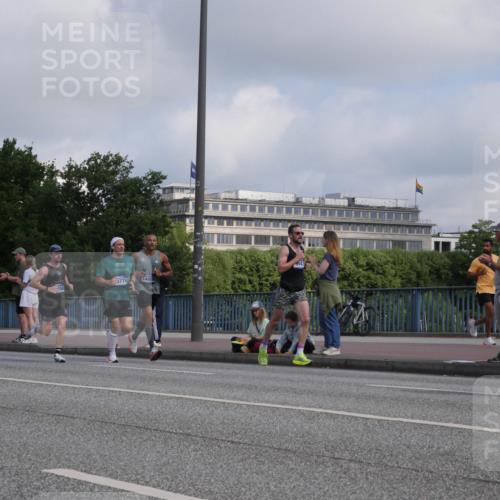 29.06.2025 - hella hamburg halbmarathon Luisa Fischer http://msf.ph/oto/8445285 29.06.2025 09:46:32 Kennedybrücke 3779, 14828, 3968, 8975, 9047, 10106, 10790 meine-sportfotos.de