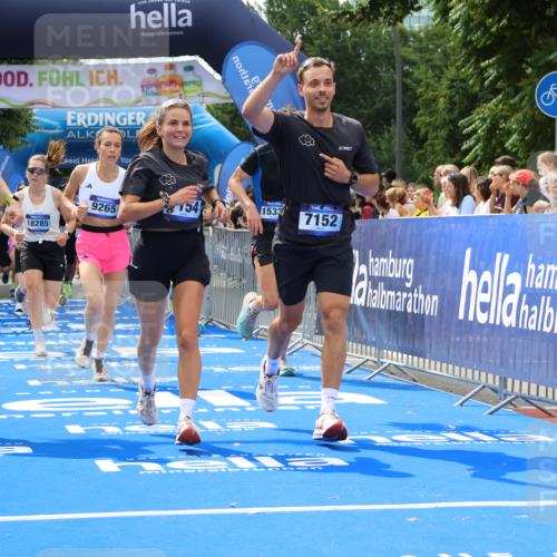 29.06.2025 - hella hamburg halbmarathon Strokosch-Dieckow http://msf.ph/oto/8445289 29.06.2025 10:39:31 Ziel 1343, 2546, 2972, 4888, 6152, 7152, 7154, 8346, 9116, 9265, 11284, 11806, 12335, 12372, 14077, 15094, 15336, 15828, 15965, 17215, 17360, 17425, 18154, 18285, 18803 meine-sportfotos.de