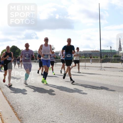 29.06.2025 - hella hamburg halbmarathon Lena Gebhardt http://msf.ph/oto/8445312 29.06.2025 09:53:20 Lombardsbrücke 5022, 13690, 17729, 4091, 1610, 1012, 1391, 1466, 1558, 1735, 1750, 1759, 2048, 2213, 2234, 2365, 2402, 2590, 2623, 2788, 2970, 3021, 3098, 3146, 3186, 3304, 3414, 3907, 3917, 3928, 4091, 4310, 4553, 4981, 4997, 5022, 5132, 5460, 5476, 5623, 5624, 5682, 5692, 6071, 6081, 6152, 6203, 6282, 6375, 6460, 6712, 6716, 6903, 7005, 7093, 7147, 7204, 7322, 7450, 7765, 8063, 8145, 8467, 8664, 9126, 9626, 9965, 13009 meine-sportfotos.de