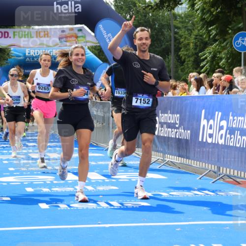 29.06.2025 - hella hamburg halbmarathon Strokosch-Dieckow http://msf.ph/oto/8445313 29.06.2025 10:39:31 Ziel 1343, 2546, 2972, 4888, 6152, 7152, 7154, 8346, 9116, 9265, 11284, 11806, 12335, 12372, 14077, 15094, 15336, 15828, 15965, 17215, 17360, 17425, 18154, 18285, 18803 meine-sportfotos.de