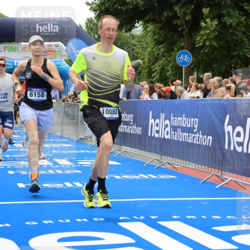 29.06.2025 - hella hamburg halbmarathon Strokosch-Dieckow http://msf.ph/oto/8445331 29.06.2025 10:49:18 Ziel 1342, 2013, 4183, 4185, 6158, 8112, 9348, 10053, 10189, 11779, 11819, 12670, 13450, 14526, 14838, 15422, 15784, 15894, 15966, 16369 meine-sportfotos.de