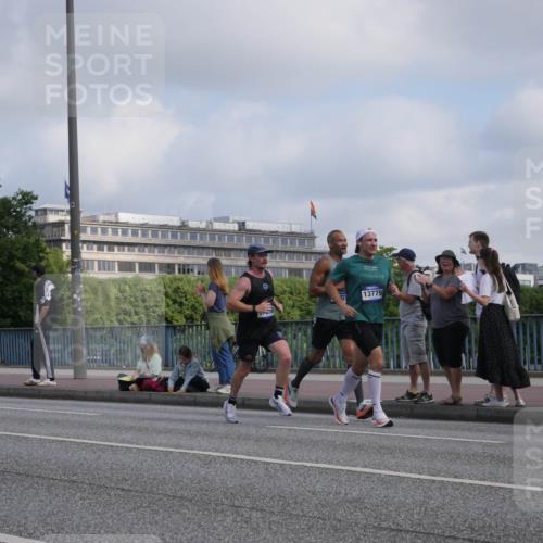 29.06.2025 - hella hamburg halbmarathon Luisa Fischer http://msf.ph/oto/8445345 29.06.2025 09:46:34 Kennedybrücke 13779, 9047, 3075, 3968, 8975, 9047, 10106, 10790 meine-sportfotos.de