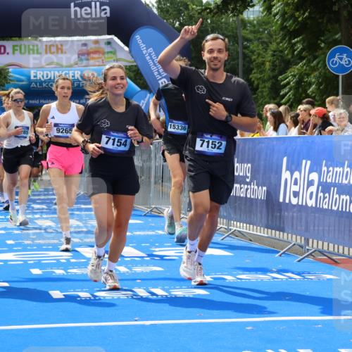 29.06.2025 - hella hamburg halbmarathon Strokosch-Dieckow http://msf.ph/oto/8445362 29.06.2025 10:39:31 Ziel 1343, 2546, 2972, 4888, 6152, 7152, 7154, 8346, 9116, 9265, 11284, 11806, 12335, 12372, 14077, 15094, 15336, 15828, 15965, 17215, 17360, 17425, 18154, 18285, 18803 meine-sportfotos.de