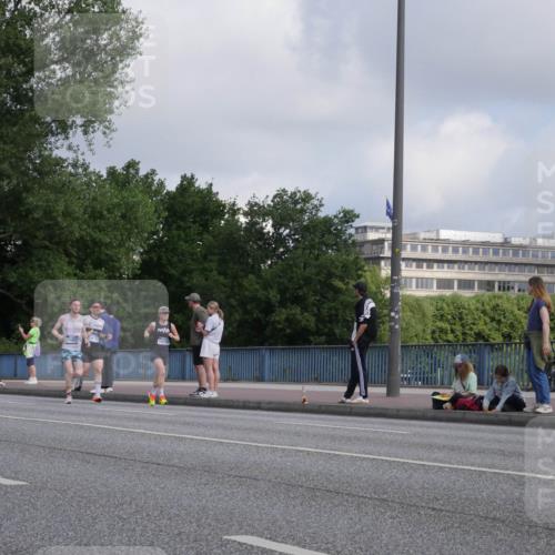 29.06.2025 - hella hamburg halbmarathon Luisa Fischer http://msf.ph/oto/8445366 29.06.2025 09:46:35 Kennedybrücke 19114, 15655, 10790, 3075, 3968, 9047, 10790 meine-sportfotos.de