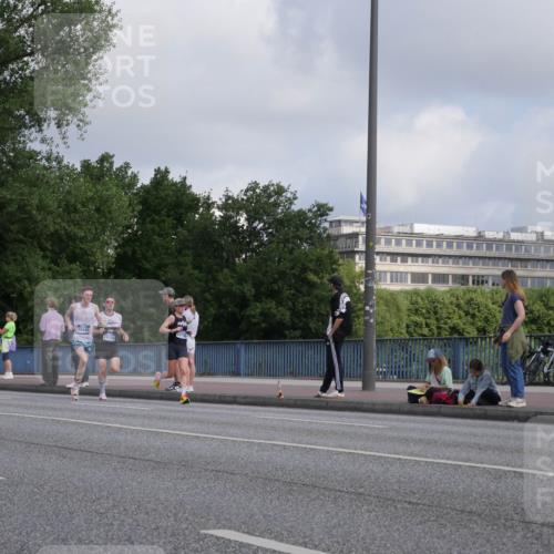 29.06.2025 - hella hamburg halbmarathon Luisa Fischer http://msf.ph/oto/8445379 29.06.2025 09:46:35 Kennedybrücke 15655, 19114, 3075, 3968, 9047, 10790 meine-sportfotos.de