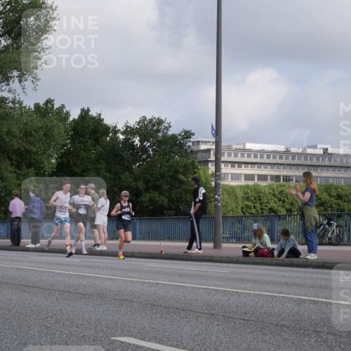 29.06.2025 - hella hamburg halbmarathon Luisa Fischer http://msf.ph/oto/8445397 29.06.2025 09:46:36 Kennedybrücke 15655, 19114, 10790, 1065, 3075, 3968, 9047, 10790 meine-sportfotos.de