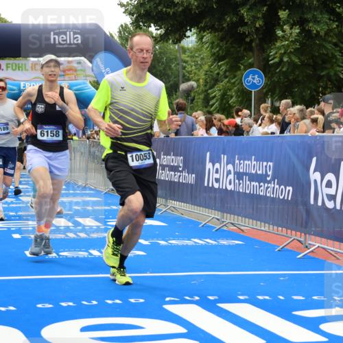 29.06.2025 - hella hamburg halbmarathon Strokosch-Dieckow http://msf.ph/oto/8445404 29.06.2025 10:49:17 Ziel 2013, 4183, 4185, 6158, 8112, 9348, 10053, 10189, 11819, 12670, 13450, 14526, 15422, 15523, 15784, 15894, 15966, 16369, 16731 meine-sportfotos.de