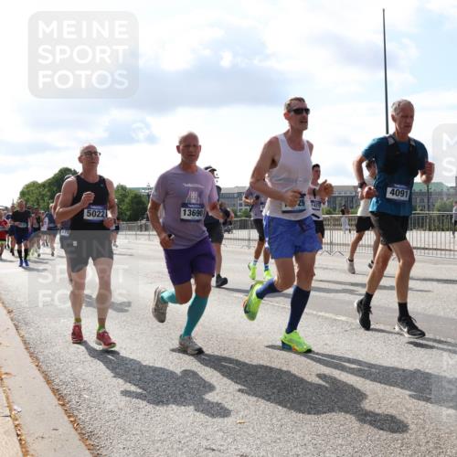 29.06.2025 - hella hamburg halbmarathon Lena Gebhardt http://msf.ph/oto/8445411 29.06.2025 09:53:21 Lombardsbrücke 11, 4091, 13690, 5022, 1012, 1391, 1466, 1558, 1735, 1750, 1759, 2048, 2213, 2234, 2365, 2402, 2590, 2623, 2788, 2970, 3021, 3098, 3146, 3186, 3304, 3414, 3907, 3917, 3928, 4091, 4310, 4553, 4981, 4997, 5022, 5132, 5460, 5623, 5624, 5682, 5692, 6071, 6081, 6152, 6203, 6282, 6375, 6460, 6712, 6716, 6903, 7005, 7093, 7147, 7204, 7322, 7450, 7765, 8063, 8145, 8467, 8664, 9126, 9626, 9723, 9965, 13009 meine-sportfotos.de