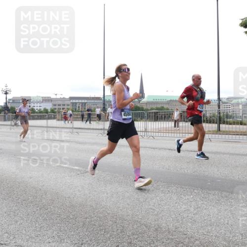 29.06.2025 - hella hamburg halbmarathon Lena Gebhardt http://msf.ph/oto/8445421 29.06.2025 10:29:57 Lombardsbrücke 1444, 4580, 123, 1063, 1097, 1547, 1661, 1694, 2302, 2699, 3443, 3524, 3573, 3613, 4395, 4580, 5063, 5322, 5350, 6598, 6616, 6626, 7517, 7832, 8388, 8792, 8941, 9095, 9937, 10162, 10322, 10996, 11249, 11269, 11376, 11444, 11634, 12086, 12216, 12227, 12305, 12504, 12537, 12710, 13031, 13382, 13810, 14304, 15266, 16182, 16306, 16601, 16604, 16659, 16662, 16735, 16769, 17529, 17945, 18046, 18385, 18503 meine-sportfotos.de
