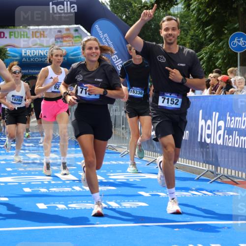 29.06.2025 - hella hamburg halbmarathon Strokosch-Dieckow http://msf.ph/oto/8445422 29.06.2025 10:39:32 Ziel 1343, 1358, 2546, 2972, 4888, 7152, 7154, 8346, 9116, 9265, 11284, 11806, 12372, 14077, 15094, 15336, 15828, 15965, 17215, 17360, 17425, 18154, 18285, 18803 meine-sportfotos.de