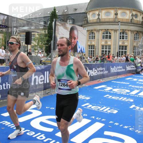 29.06.2025 - hella hamburg halbmarathon Michael Strokosch http://msf.ph/oto/8445424 29.06.2025 10:27:05 Ziel 9079, 12641, 12992, 13780, 13956, 14828, 15671, 19050 meine-sportfotos.de
