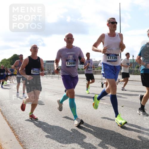 29.06.2025 - hella hamburg halbmarathon Lena Gebhardt http://msf.ph/oto/8445439 29.06.2025 09:53:21 Lombardsbrücke 5022, 13690, 1610, 17729, 1012, 1391, 1466, 1558, 1735, 1750, 1759, 2048, 2213, 2234, 2365, 2402, 2590, 2623, 2788, 2970, 3021, 3098, 3146, 3186, 3304, 3414, 3907, 3917, 3928, 4091, 4310, 4553, 4981, 4997, 5022, 5132, 5460, 5623, 5624, 5682, 5692, 6071, 6081, 6152, 6203, 6282, 6375, 6460, 6712, 6716, 6903, 7005, 7093, 7147, 7204, 7322, 7450, 7765, 8063, 8145, 8467, 8664, 9126, 9626, 9723, 9965, 13009 meine-sportfotos.de
