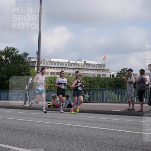 29.06.2025 - hella hamburg halbmarathon Luisa Fischer http://msf.ph/oto/8445442 29.06.2025 09:46:38 Kennedybrücke 15655, 19114, 10790, 1065, 3075, 3968, 7349, 9047, 10790 meine-sportfotos.de