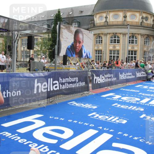 29.06.2025 - hella hamburg halbmarathon Michael Strokosch http://msf.ph/oto/8445445 29.06.2025 10:27:05 Ziel 9079, 12641, 12992, 13780, 13956, 14828, 15671, 19050 meine-sportfotos.de